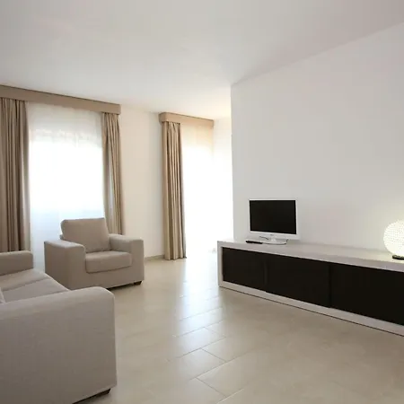 Rea Mit Panoramapool By Interhome Hébergement de vacances Ostuni